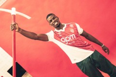 32岁博格巴加盟法甲季军，签约时失控痛哭，服药被停赛2年无球可踢